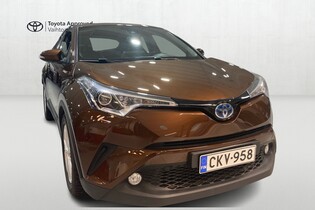 Toyota C-HR vaihtoauto