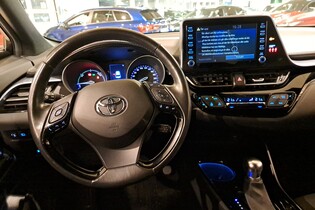 Toyota C-HR vaihtoauto
