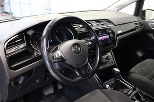 Volkswagen Touran vaihtoauto