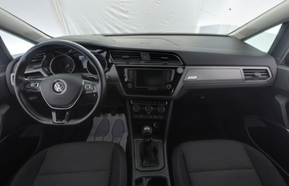 Volkswagen Touran vaihtoauto