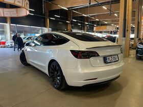 Tesla Model 3 vaihtoauto