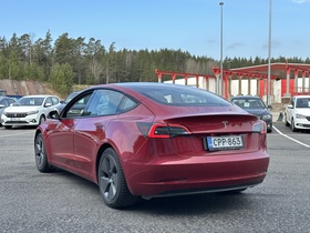 Tesla Model 3 vaihtoauto