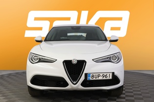 Alfa Romeo Stelvio vaihtoauto