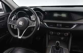 Alfa Romeo Stelvio vaihtoauto