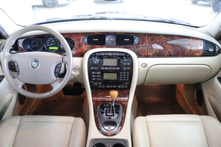 Jaguar XJ8 vaihtoauto