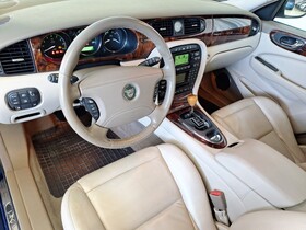 Jaguar XJ8 vaihtoauto