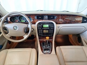 Jaguar XJ8 vaihtoauto