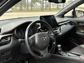 Toyota C-HR vaihtoauto