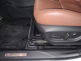Lexus LBX vaihtoauto