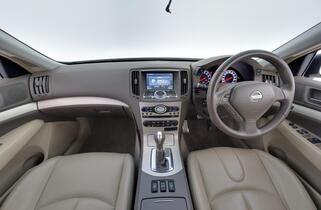 Nissan Skyline vaihtoauto