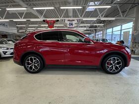 Alfa Romeo Stelvio vaihtoauto
