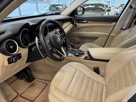 Alfa Romeo Stelvio vaihtoauto