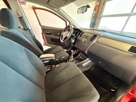 Nissan Tiida vaihtoauto