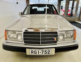 Mercedes-Benz 220 vaihtoauto