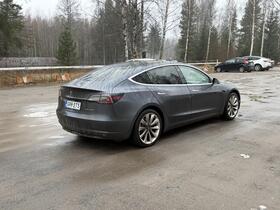 Tesla Model 3 vaihtoauto