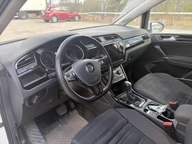 Volkswagen Touran vaihtoauto