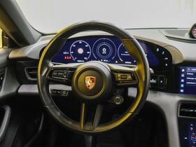 Porsche Taycan vaihtoauto