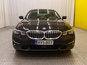 BMW 330 vaihtoauto