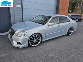 Toyota Crown vaihtoauto