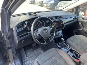 Volkswagen Touran vaihtoauto