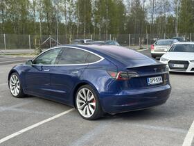 Tesla Model 3 vaihtoauto