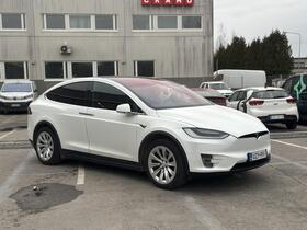 Tesla Model X vaihtoauto