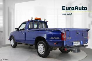 Mazda B2500 vaihtoauto