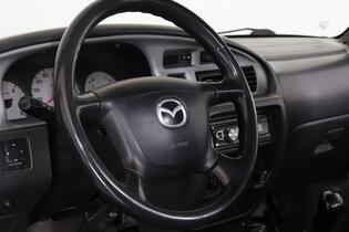 Mazda B2500 vaihtoauto