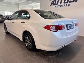 Honda Accord vaihtoauto