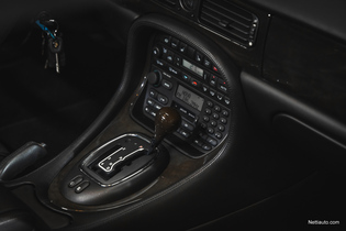 Jaguar XJR vaihtoauto