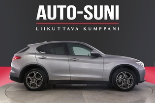 Alfa Romeo Stelvio vaihtoauto