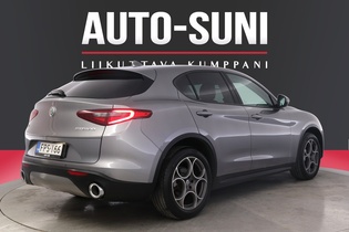 Alfa Romeo Stelvio vaihtoauto
