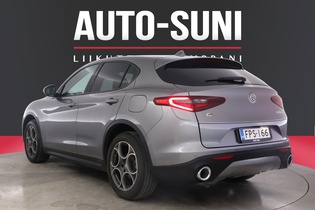 Alfa Romeo Stelvio vaihtoauto