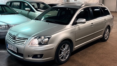 Toyota Avensis vaihtoauto