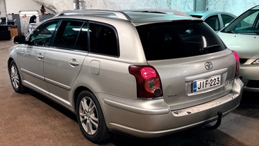 Toyota Avensis vaihtoauto