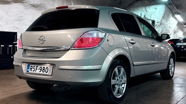 Opel Astra vaihtoauto