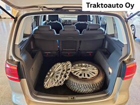 Volkswagen Touran vaihtoauto