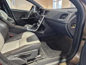 Volvo V60 Cross Country vaihtoauto