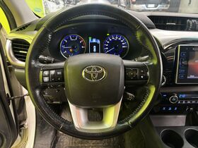 Toyota Hilux vaihtoauto