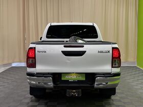 Toyota Hilux vaihtoauto