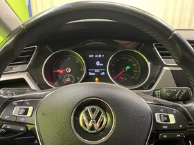 Volkswagen Touran vaihtoauto