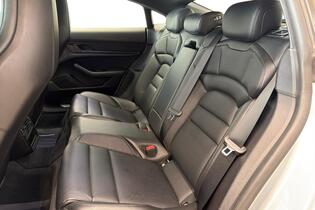 Porsche Taycan vaihtoauto