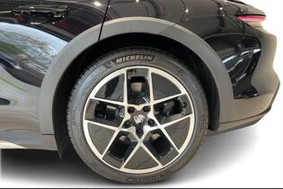 Porsche Taycan vaihtoauto