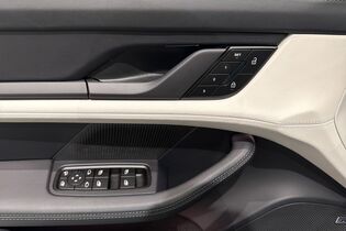 Porsche Taycan vaihtoauto