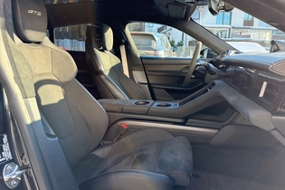 Porsche Taycan vaihtoauto