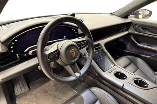 Porsche Taycan vaihtoauto