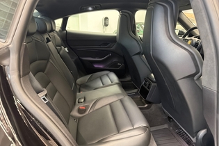 Porsche Taycan vaihtoauto