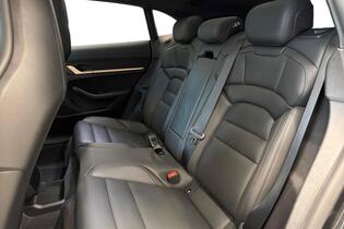 Porsche Taycan vaihtoauto