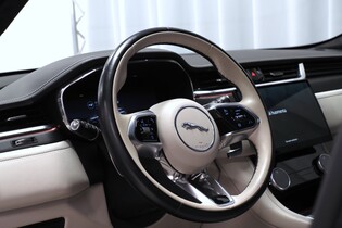 Jaguar F-PACE vaihtoauto