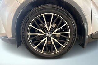 Toyota C-HR vaihtoauto